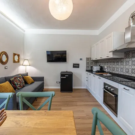 Apartmán Lumen, Few Steps To The Walls, 2 Bath, 3 Smarttv, High Speed Fiber, Ac